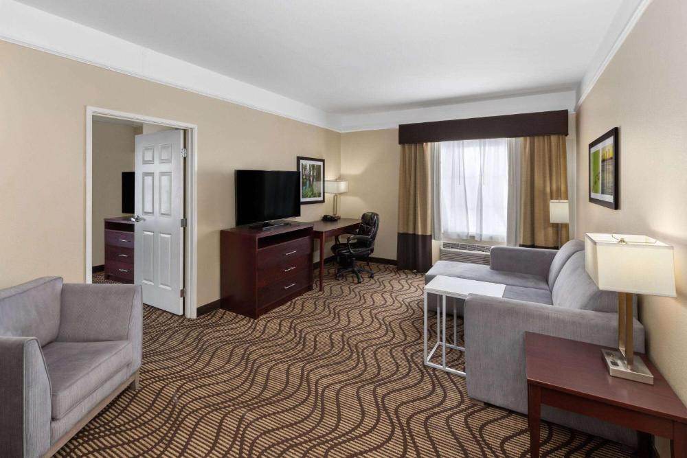 King Suite - Non-Smoking interior